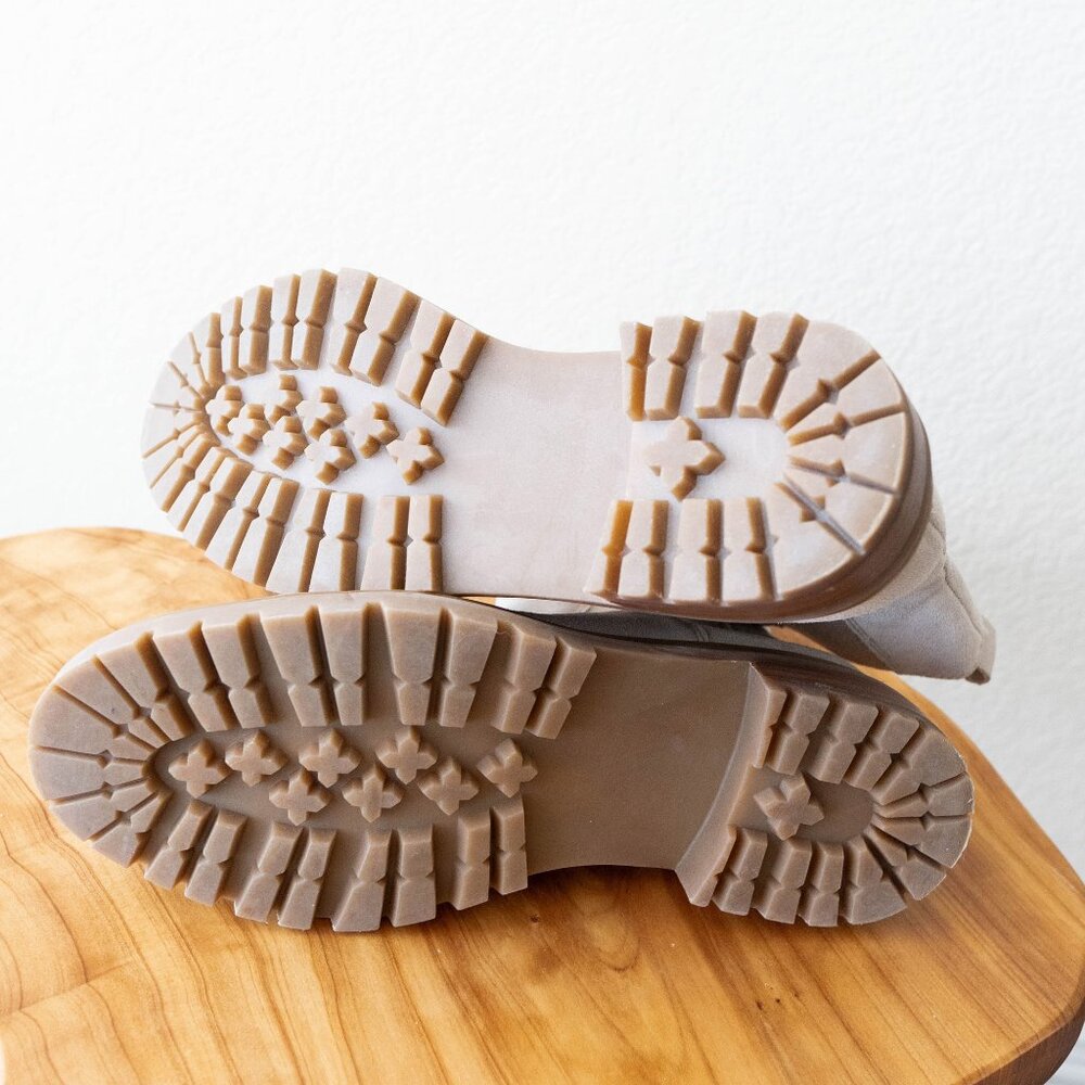 STEVE MADDEN CHELSY BEIGE CHELSEA ANKLE BOOTIES SZ 9.5 - Picture 6 of 8